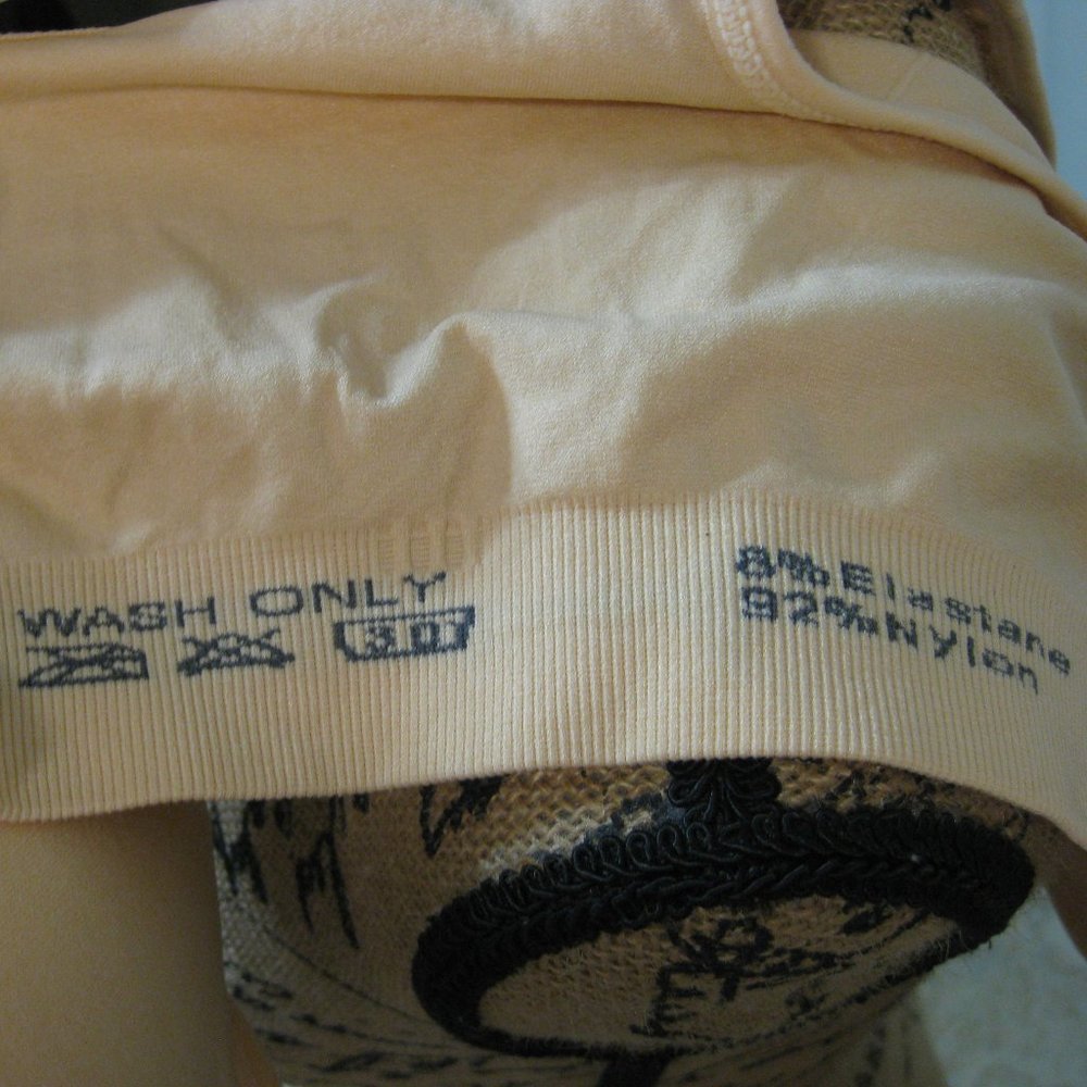 NWOT nude zip front sports bra M med - Picture 6 of 6